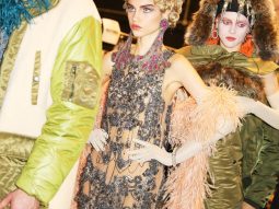 Moschino Pre-Fall 2019: Những nàng thơ điện ảnh cổ quái