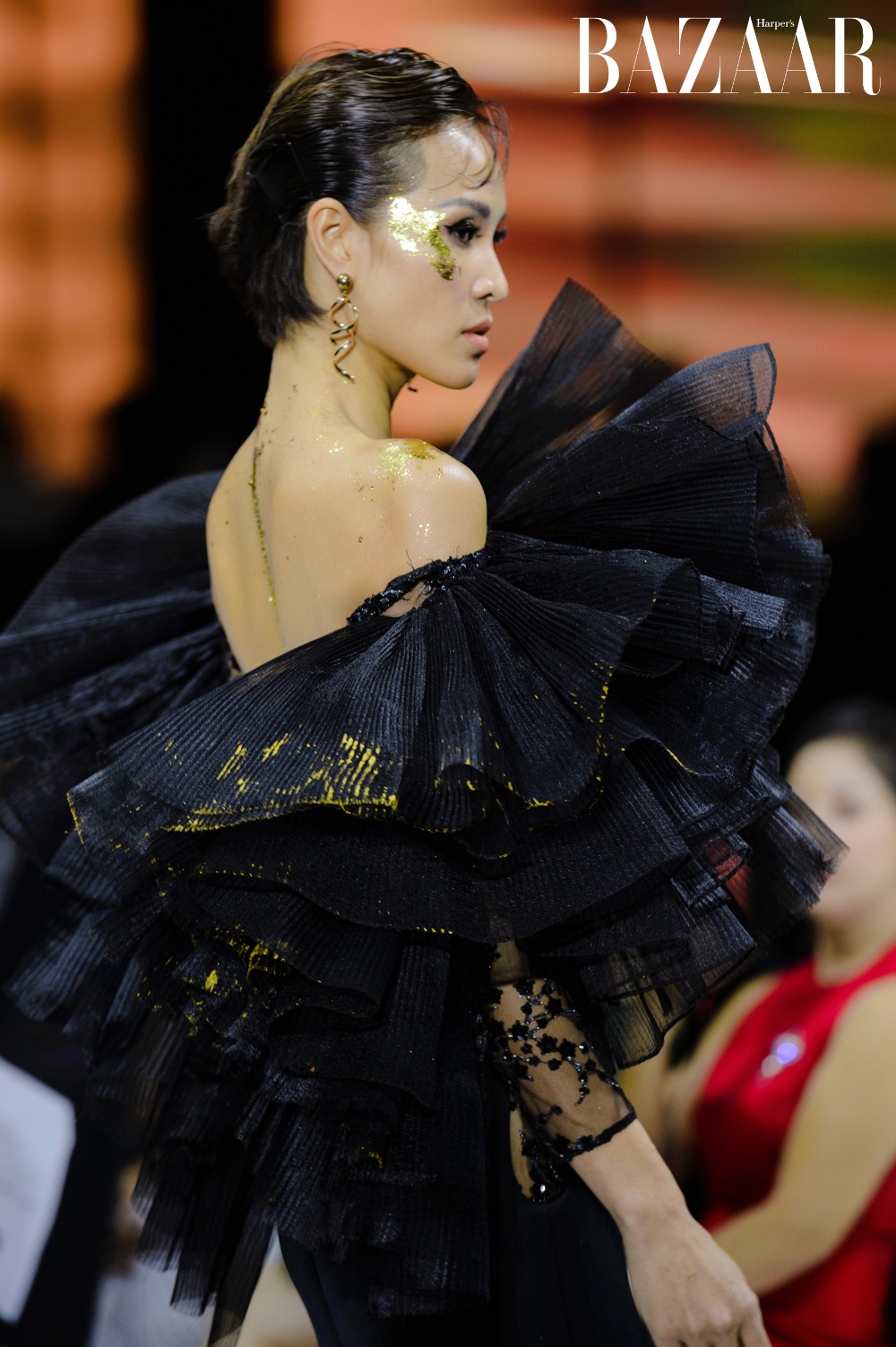 Người mẫu Phương Mai tái xuất sàn catwalk trong bộ sưu tập Infinity của Hoàng Minh Hà.